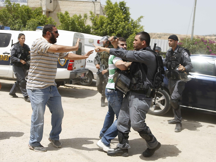 اعتقال فلسطينيين