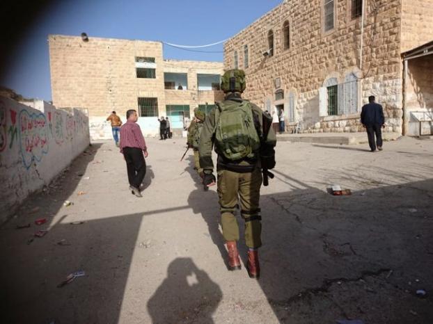 الاحتلال يداهم مدرسة النهضة