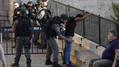 الاحتلال يعتقل فلسطينيين