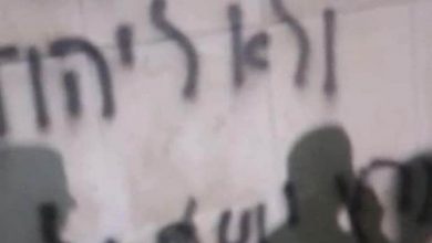 مستوطنون يعتدون على مسجد