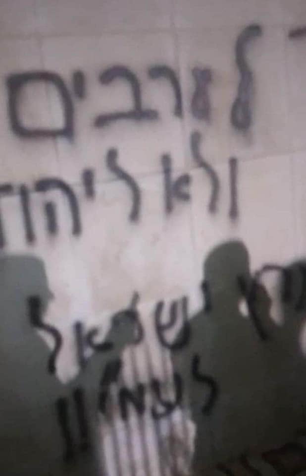 مستوطنون يعتدون على مسجد