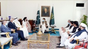 رئيس وزراء باكستان يستقبل رئيس البرلمان العربي