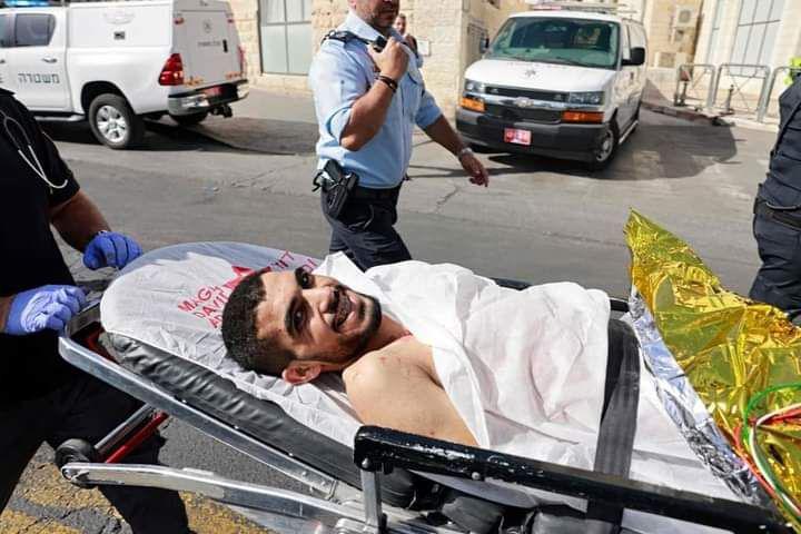 "الشاب المصاب بعد تنفيذه عملية الطعن في القدس باسل خالد شوامرة
