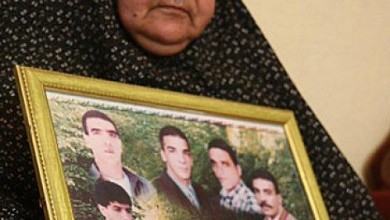 والدة الأسير ناصر أبو حميد