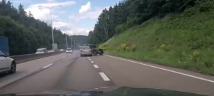 اعتقال امرأة لاحقت متطرفاً نرويجيًا أحرق مصحفًا وقلبت سيارته