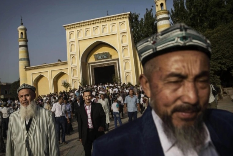 الصين تنفي اضطهادها مسلمي شينجيانغ